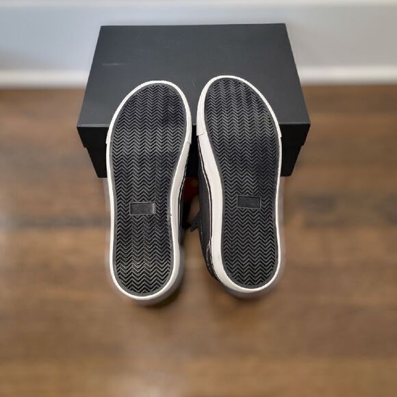 New STEVE Madden Black Size 6 converse style - Picture 3 of 7